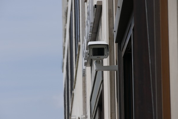 Wired Security Cameras Vs. Wireless Security Cameras